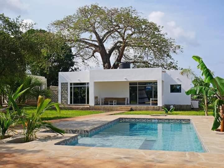 4 U Luxury Bungalows Diani Playa de Diani Exterior foto